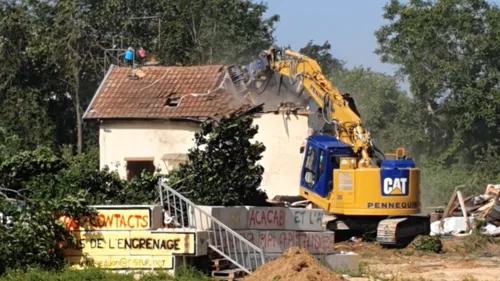 En vidéo : opération d'expulsion aux Jardins de l'Engrenage